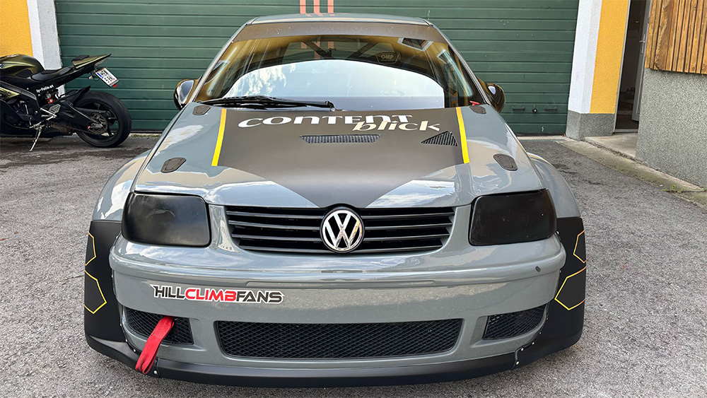 Datz Rennauto Autobeklebung front