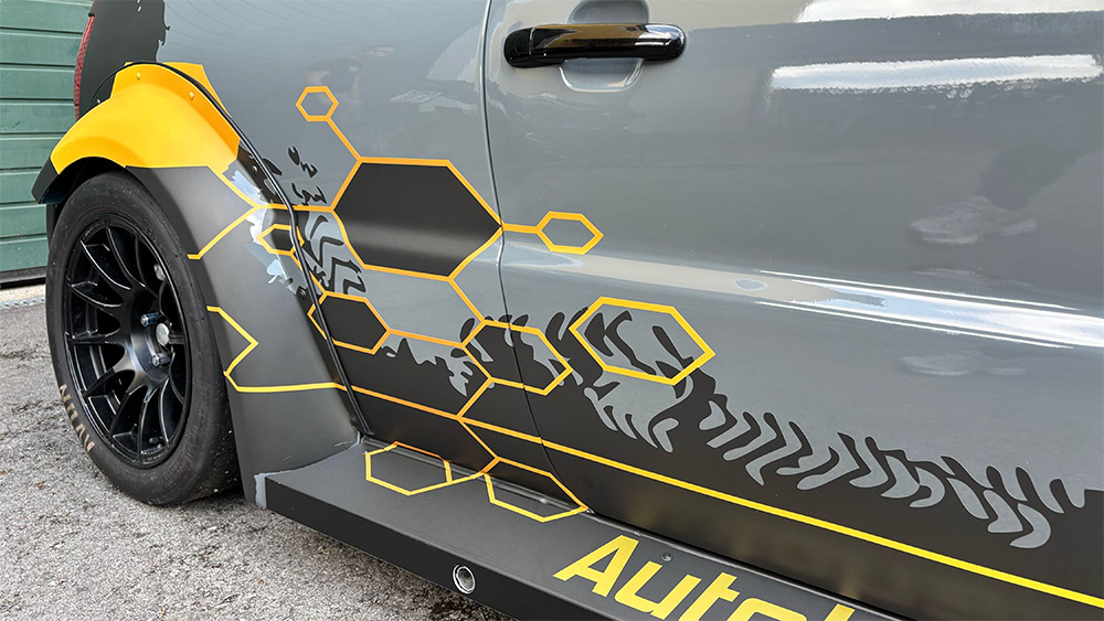 Datz Rennauto Autobeklebung seitlich